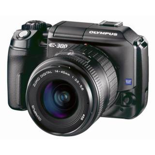 Продам зеркалку Olympus E-300 + допы