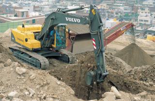 Продам гусеничный экскаватор VOLVO EC210B LC Prime